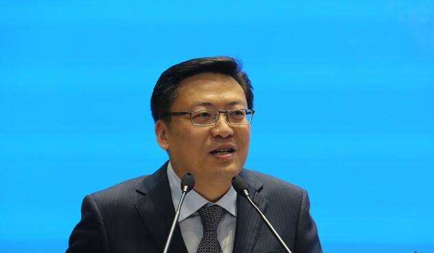 主持人：人民日报社国际部主任、 对外交流合作部主任赵嘉鸣