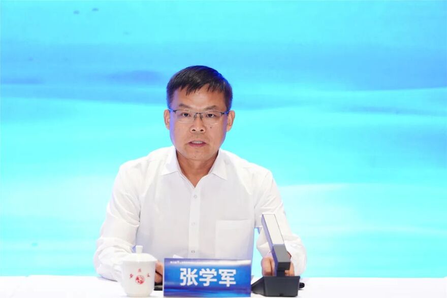 张学军主持会议